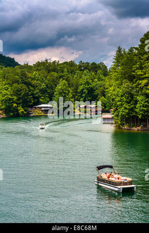 Boot im See Burton in Nordgeorgia, Stockfoto