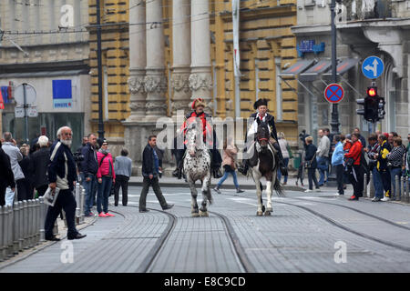 Ehrenwache der Cravat Regiment beliebte Touristenattraktion in Zagreb. am 4. Oktober 2014 Stockfoto