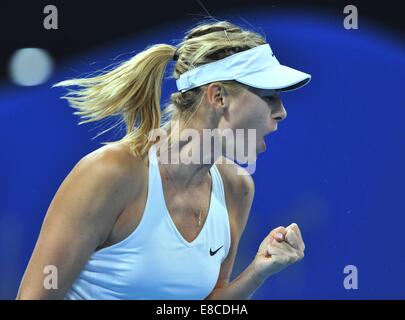 Peking, China. 5. Oktober 2014. Maria Sharapova Russlands reagiert während der Frauen Einzel-Finale gegen Petra Kvitova der Tschechischen Republik bei den China Open Tennis-Turnier in Peking, China, 5. Oktober 2014. Maria Sharapova gewann 2: 1 um den Champion zu beanspruchen. Bildnachweis: Li Wen/Xinhua/Alamy Live-Nachrichten Stockfoto