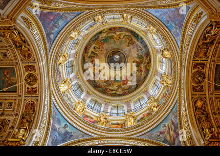 Inneneinrichtung der Hauptkuppel in St. Isaaks Kathedrale. St. Petersburg, Russland Stockfoto