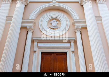 Iglesia De La Caridad Cartagena Kirchentür Fassade in Spanien Stockfoto