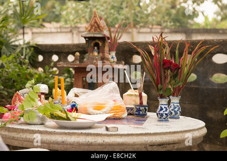 Schamanen Ritual für ändern das geistliche Haus im Norden von Thailand in Lampang Stockfoto