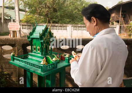 Schamanen Ritual für ändern das geistliche Haus im Norden von Thailand in Lampang Stockfoto