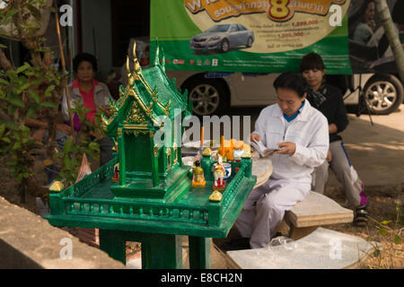 Schamanen Ritual für ändern das geistliche Haus im Norden von Thailand in Lampang Stockfoto