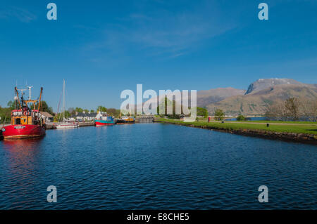 Angeln, Boot und Boote auf Caledonian Canal bei Corpach nr Fort William Highland-Schottland Stockfoto