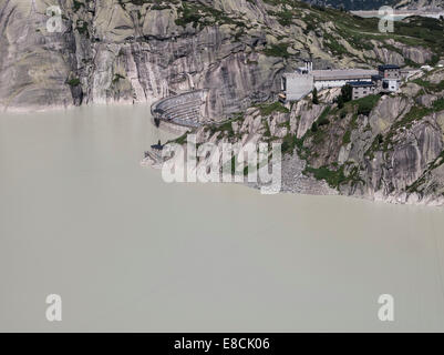 Grimselsee Stausee, dam und Ergänzungen von der Grimsel Wasserkraftwerk, der Schweiz, am 1. August 2013. Stockfoto