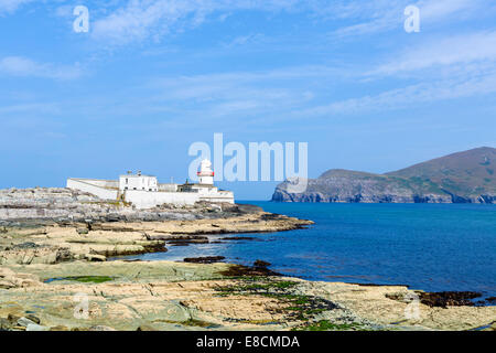 Valentia Leuchtturm mit Blick auf Valentia Island, Beginish Island, Irland, County Kerry Stockfoto