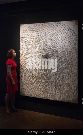 Christies "Riesen der deutschen Kunst"-Auktion aus der Sammlung Essl in London 13. Oktober 2014. Skulptur von Günther Uecker. Stockfoto