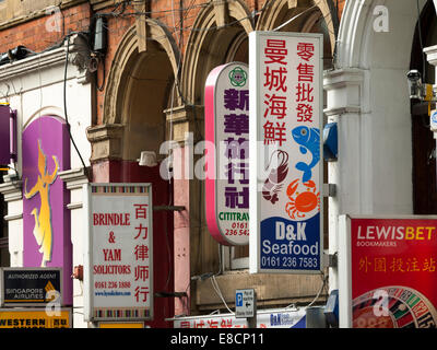 Shop-Schilder, Chinatown, Faulkner Street, Manchester, England, UK Stockfoto