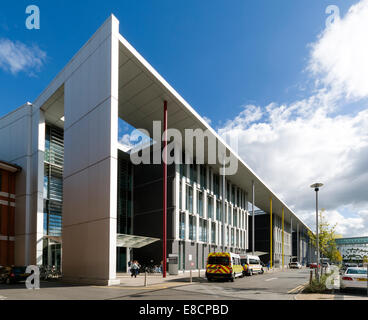 Central Manchester University Hospitals Komplex aus Oxford Straße, Manchester, England, UK. Royal Infirmary Eingang 2. Stockfoto