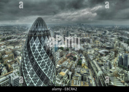 Blick hinunter auf die City of London und die Gurke Stockfoto