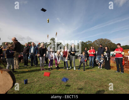 Wald des Dekans, Gloucestershire, UK. 5. Oktober 2014. Gloucestershire Wald Showcase. Jährliche Feinschmecker-Veranstaltung in diesem Jahr mit dem Eichhörnchen-Burger-Herausforderung. Bildnachweis: David Broadbent/Alamy Live-Nachrichten Stockfoto