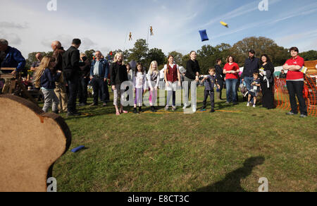 Wald des Dekans, Gloucestershire, UK. 5. Oktober 2014. Gloucestershire Wald Showcase. Jährliche Feinschmecker-Veranstaltung in diesem Jahr mit dem Eichhörnchen-Burger-Herausforderung. Bildnachweis: David Broadbent/Alamy Live-Nachrichten Stockfoto