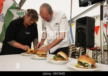 Wald des Dekans, Gloucestershire, UK. 5. Oktober 2014. Gloucestershire Wald Showcase. Jährliche Feinschmecker-Veranstaltung in diesem Jahr mit dem Eichhörnchen-Burger-Herausforderung. Bildnachweis: David Broadbent/Alamy Live-Nachrichten Stockfoto