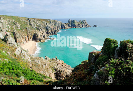 Pedn Vounder Strand in der Nähe von Porthcurno in Cornwall, Großbritannien Stockfoto