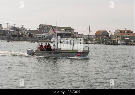 United States Coast Guard auf den Wasserstraßen-Patrouille in Galiläa Point Judith Rhode Island Stockfoto