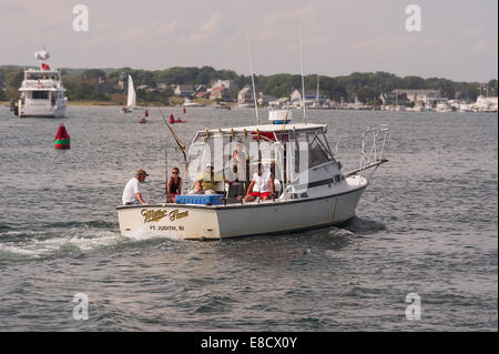 Eine Tiefsee Fischen Party nach einem Tag der Fischerei aus Galiläa Narragansett Point Judith Rhode Island. Stockfoto