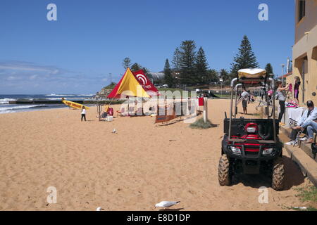 Collaroy Beach im Frühling hat die Surf Life Saving Season (september) gerade begonnen, Sydney, NSW, Australien Stockfoto