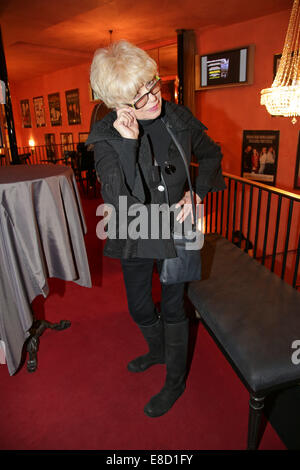 Premiere der Komödientheater spielen "Othello Darf Nicht Platzen" Kleine Komoedie im Hotel Bayerischer Hof.  Mitwirkende: Ingrid Steeger Where: München wenn: 3. April 2014 Stockfoto