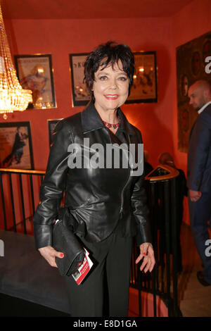 Premiere der Komödientheater spielen "Othello Darf Nicht Platzen" Kleine Komoedie im Hotel Bayerischer Hof.  Mitwirkende: Simone Rethel Where: München wenn: 3. April 2014 Stockfoto