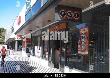 BWS oder Biere Weine und Spirituosen für den Verkauf in einem Sydney Flasche Shop Alkohol Lagern aus Lizenz, Dee warum, Sydney, Australien Stockfoto