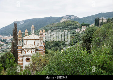 Chiesa dei Cinque Campanili, Finalborgo, Finale Ligure, Provinz von Savona, Ligurien, Italien Stockfoto