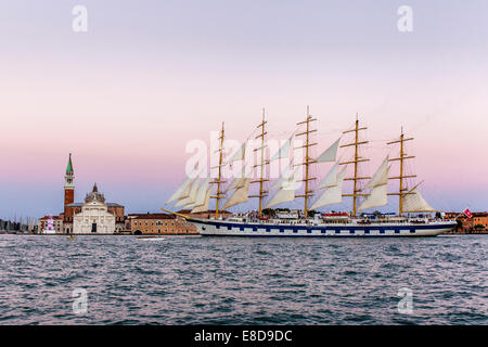 Royal Clipper, ein fünf-Mast-Großsegler Segeln vor der Kirche San Giorgio Maggiore, auf den Canale della Giudecca Stockfoto