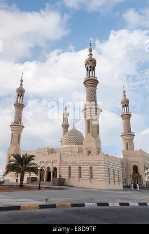 Zayed Moschee, Ras al-Khaimah, Vereinigte Arabische Emirate Stockfoto