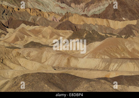 Die Badlands "Twenty Mule Team Canyon" in der Morgen Licht, Death Valley, Death Valley Nationalpark, Kalifornien, USA Stockfoto