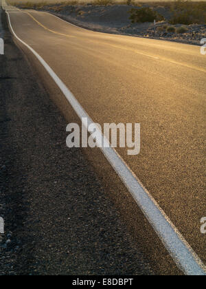 California State Route 190, in der Nähe von Panamint Springs, Panamint Valley, Death Valley Nationalpark, Kalifornien, USA Stockfoto