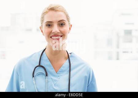 Porträt einer lächelnden zuversichtlich Ärztin Stockfoto
