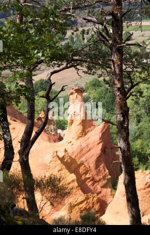 Hoodoo auf dem Gelände der Colorado von Rustrel (Provence - Frankreich): bleibt der Ocker Steinbrüche (Frankreich). Le Colorado de Rustrel. Stockfoto