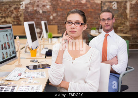 Portrait von Foto-Editoren im Büro Stockfoto