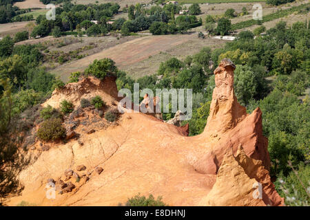 Hoodoo auf dem Gelände der Colorado von Rustrel (Provence - Frankreich): bleibt der Ocker Steinbrüche (Frankreich). Le Colorado de Rustrel. Stockfoto