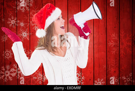 Zusammengesetztes Bild von festlichen blonde schreien über Megaphon Stockfoto