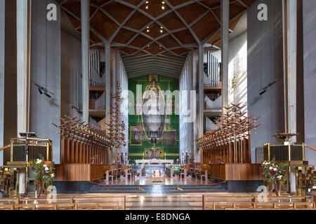 Das Interieur des neuen St. Michaels-Kathedrale, Coventry, Warwickshire, England, UK Stockfoto