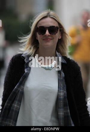 London, UK, 6. Oktober 2014: Fearne Cotton Radio-Moderator gesehen in den BBC-Studios in London ankommen Stockfoto