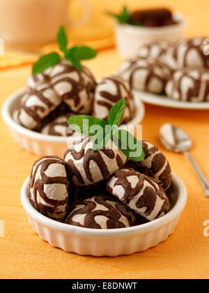 Zwei Schokoladen Cookies, Rezept erhältlich. Stockfoto