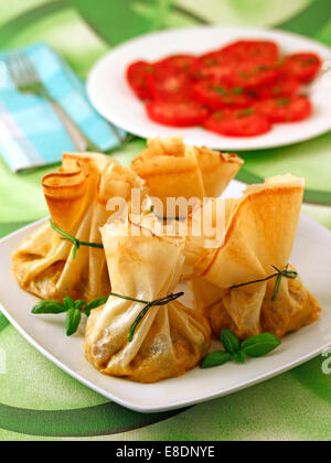 Säckchen mit Gemüse und Tofu. Rezept zur Verfügung. Stockfoto