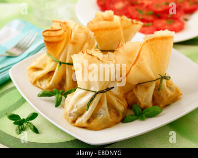 Säckchen mit Gemüse und Tofu. Rezept zur Verfügung. Stockfoto