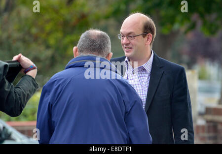 Mark Reckless, ehemalige konservative Wartungstafel Kampagnen auf einem UKIP-Aktionstag in Rochester, Kent, wo er für die UKIP stehen wird Stockfoto