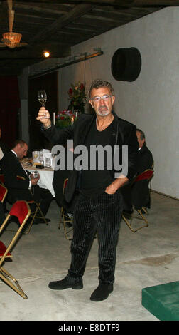 Ehemaligen F1-Teamchef und BBC Pandit Eddie Jordan besucht ein festliches Abendessen während der Beaujolais-Run in Frankreich Stockfoto