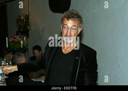 Ehemaligen F1-Teamchef und BBC Pandit Eddie Jordan besucht ein festliches Abendessen während der Beaujolais-Run in Frankreich Stockfoto