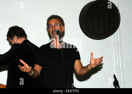 Ehemaligen F1-Teamchef und BBC Pandit Eddie Jordan ein festliches Abendessen während der Beaujolais-Run in Frankreich besucht und führt auf Stockfoto