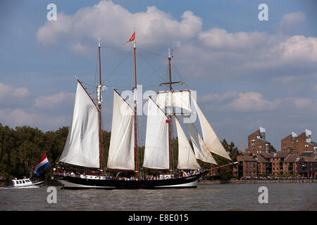 Die Oosterschelde, ein Dreimaster Schoner, Teilnahme an der Parade des Segels, während der große Schiffe Festival, Greenwich. Stockfoto