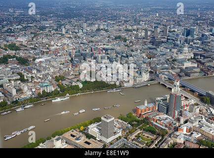 Luftaufnahme von Zentral-London, UK. Blick über die South Bank, mit Oxo Wharfe & Blackfriars Bridge auf der rechten Seite Stockfoto