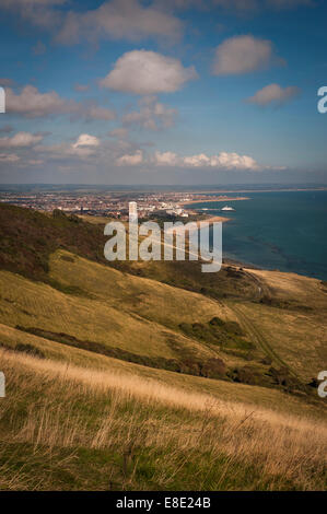 Ansicht von Eastbourne von den Klippen in der Nähe von Beachy Head, East Sussex, UK Stockfoto