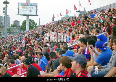 Fußball-Fans, die Teilnahme an AC Milan-Olympiacos Freundschaftsspiel in Toronto, Kanada Stockfoto