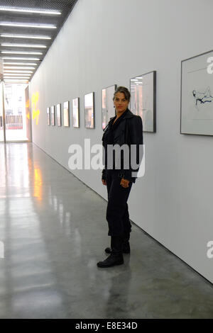 London, UK. 6. Oktober 2014. Tracey Emin eröffnet ihre erste Einzelausstellung in der White Cube Gallery in 5 Jahren. Die Show beinhaltet, Gouachen, Gemälde, Skulpturen aus Bronze, großflächige Stickereien und Neon arbeitet Credit: Rachel Megawhat/Alamy Live News Stockfoto