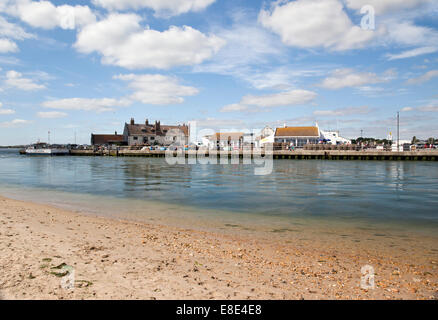 Blick auf Mudeford Quay von Hengistbury Head, Christchurch, Dorset, England, UK Stockfoto